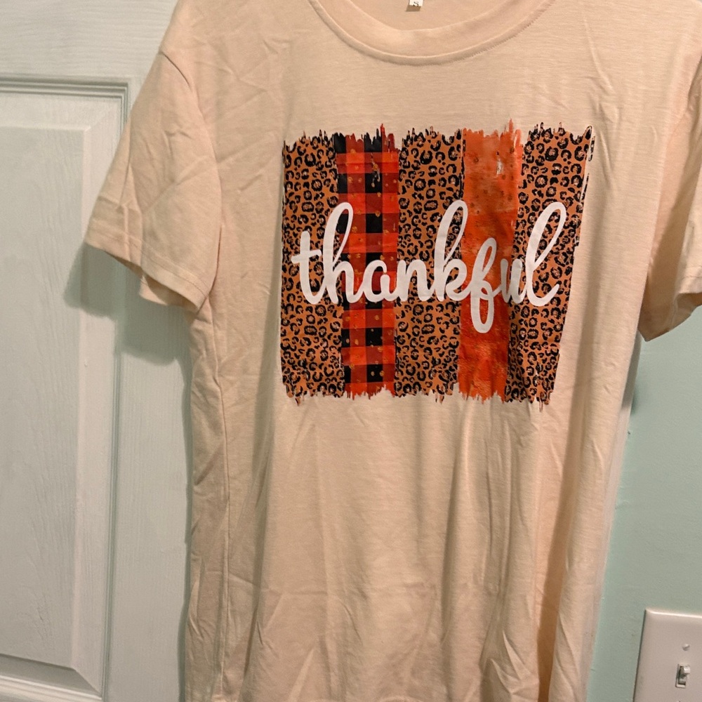 🌹Thankful Graphic T-Shirt. NWOT